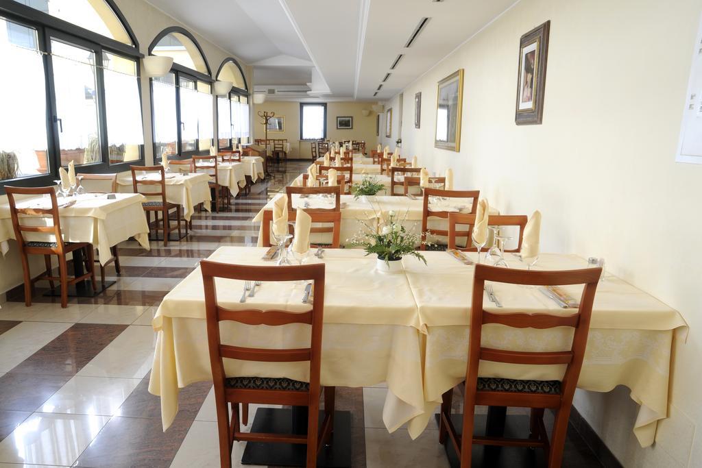 Albergo Ristorante Quadrifoglio Urgnano Zewnętrze zdjęcie
